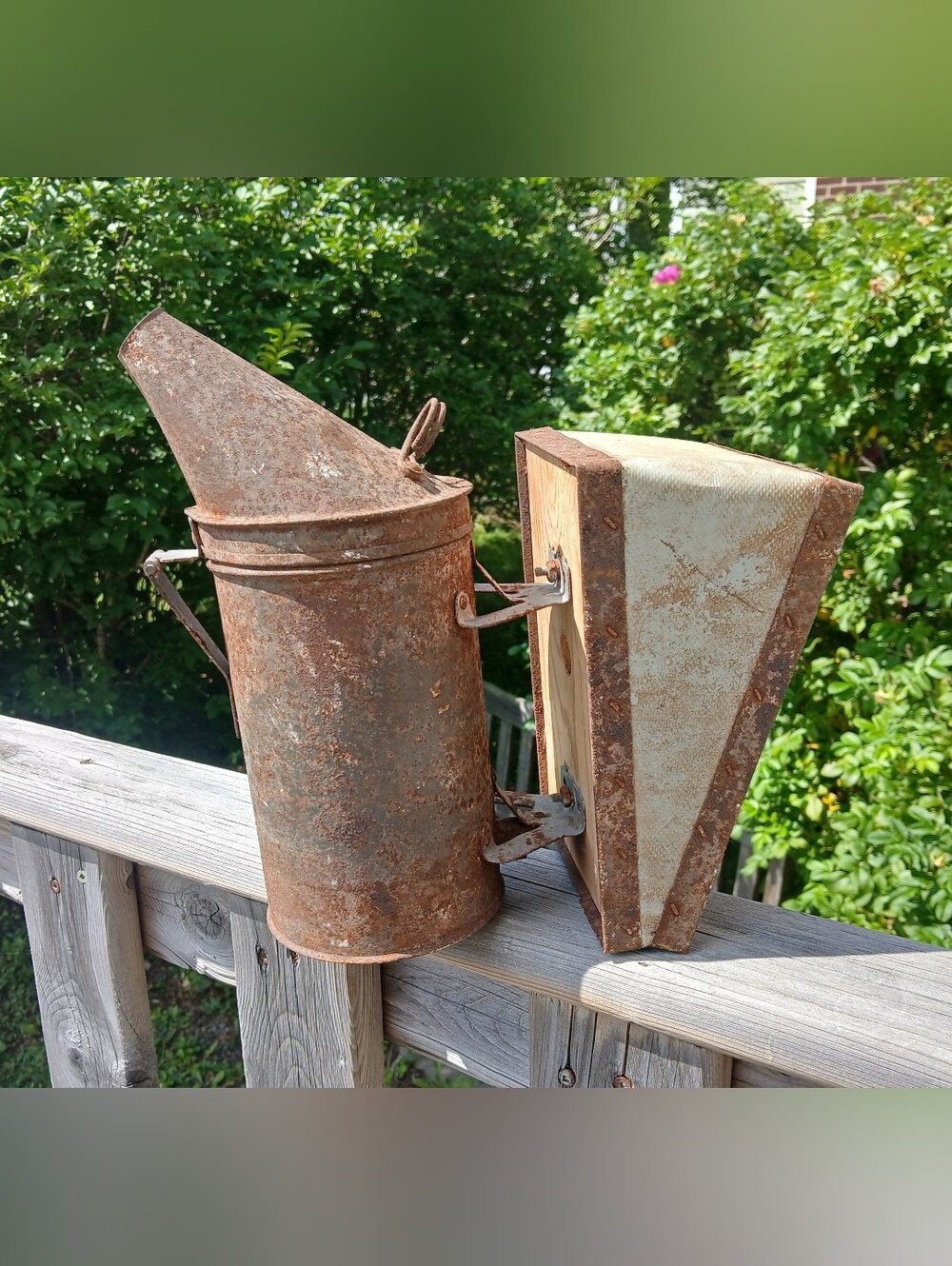 Vintage Rustic Bee Smoker and Hive Tool Set - Brown